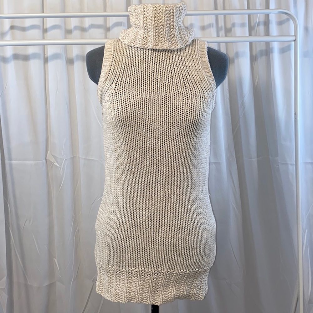 Crochet Sleveless Gap Sweater Sz M